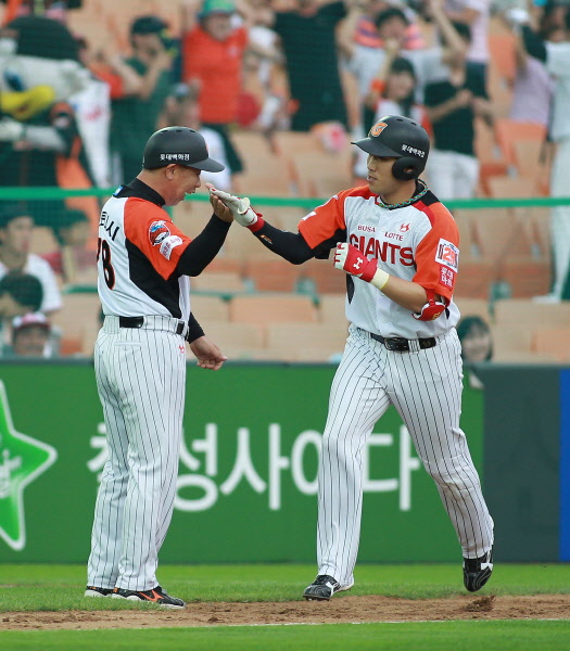 전준우 선취득점 솔로포